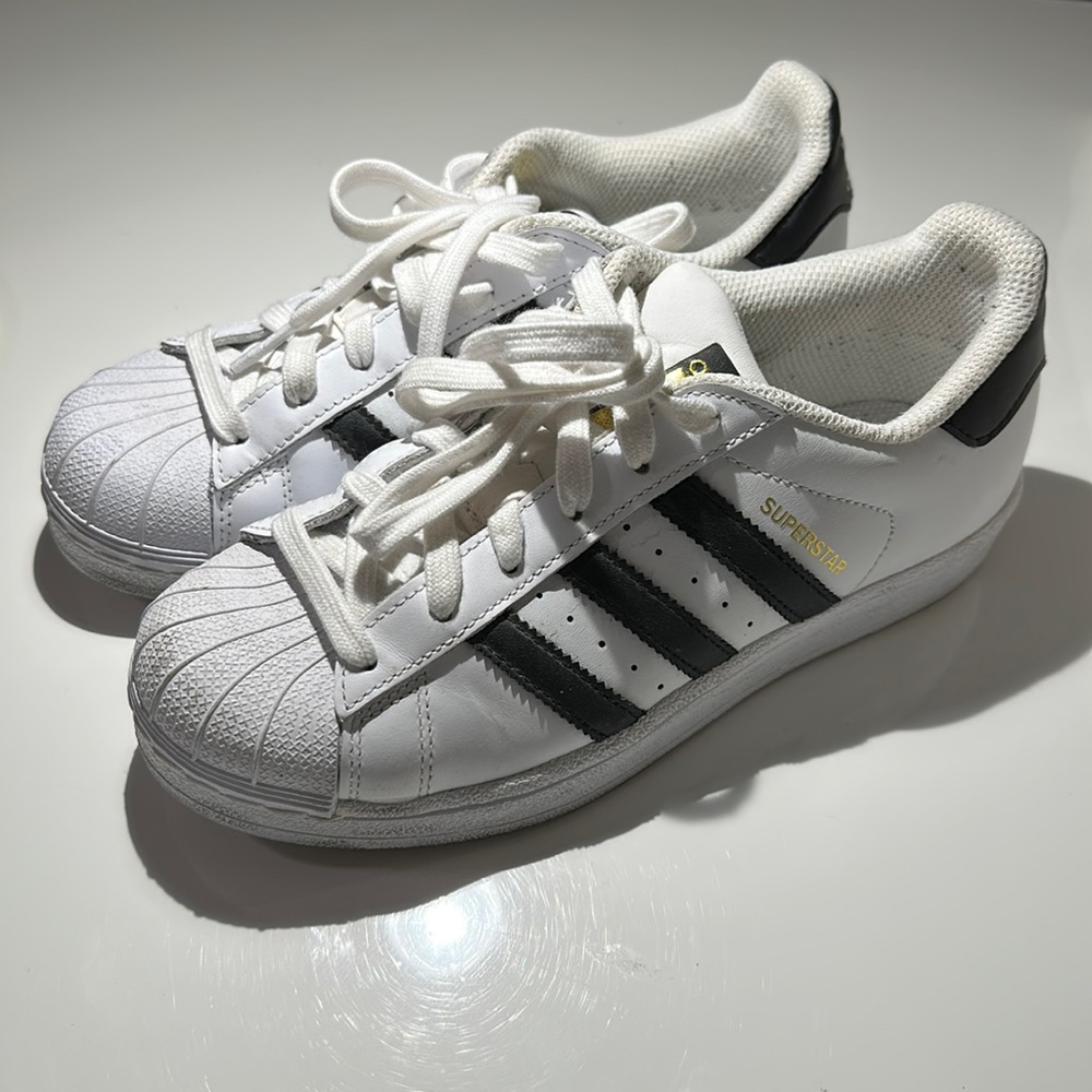 Adidas superstars